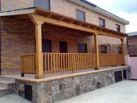 Porche 1 agua y varandilla